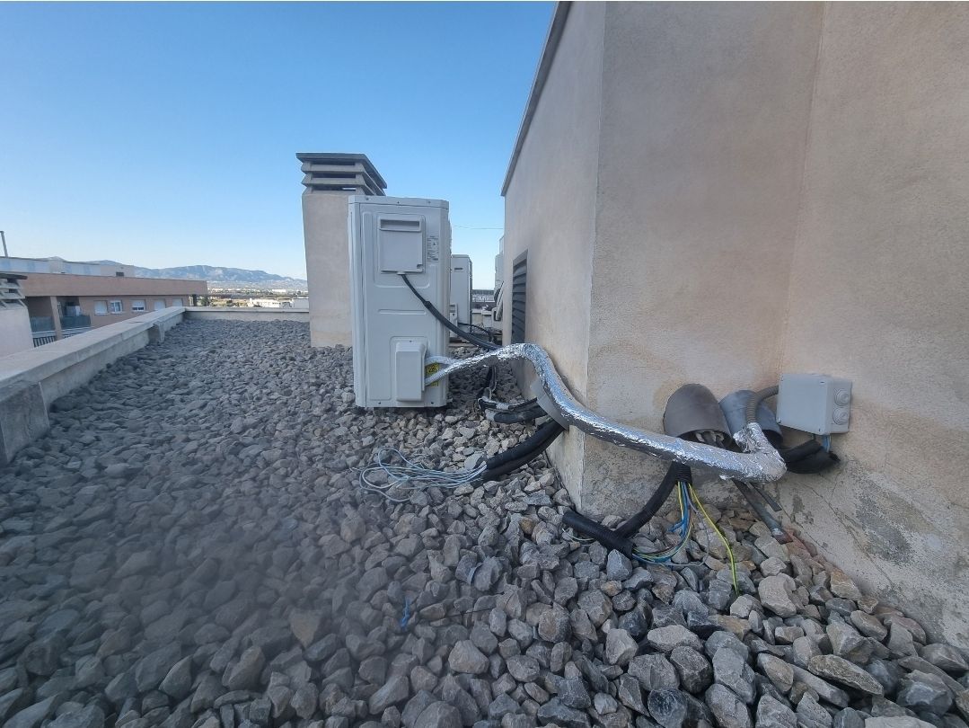 Unidades exteriores en cubierta de edificio